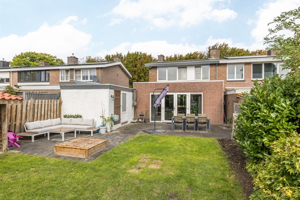 Foto - Verkocht: Ruime instapklare geschakelde 2 onder 1 kap woning voorzien van een goed isolatiepakket met aanbouw, bijkeuken, ruime tuin op zuiden (ca 131 m2) en garage gelegen in Kunrade.